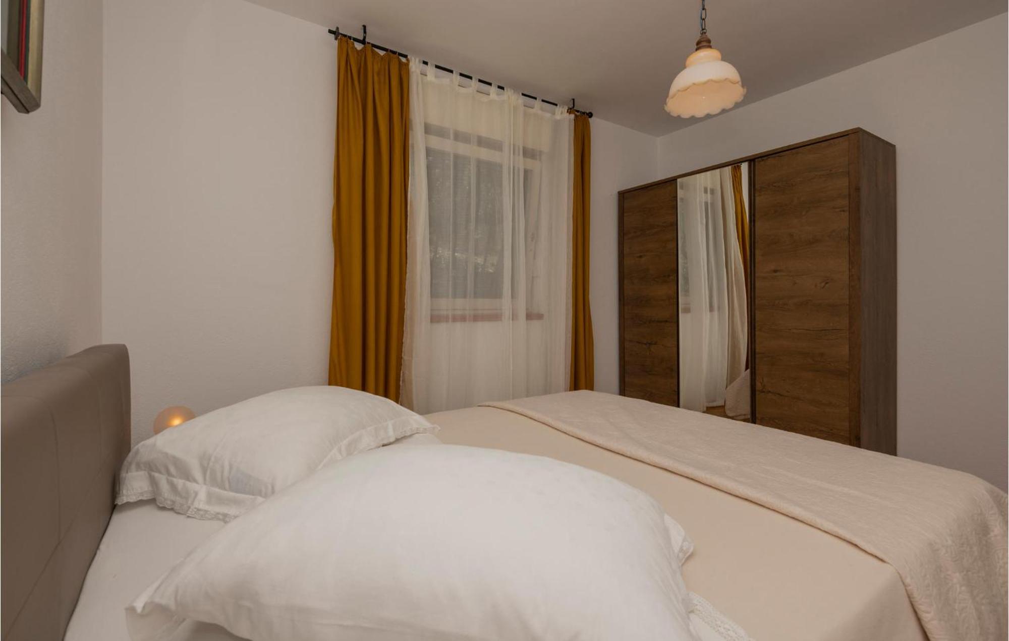 Nice Apartment In Tucepi With Wifi ภายนอก รูปภาพ