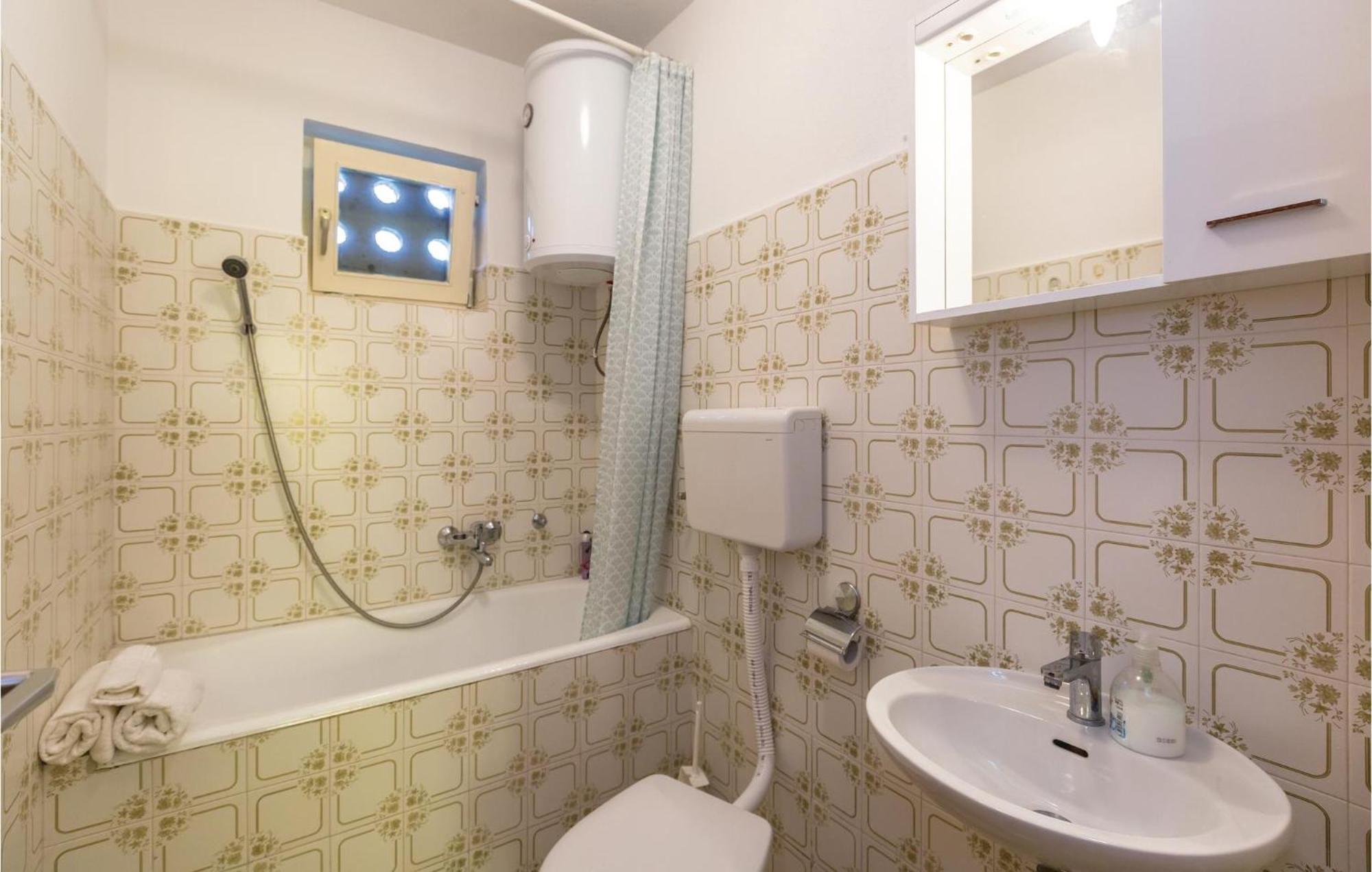 Nice Apartment In Tucepi With Wifi ภายนอก รูปภาพ