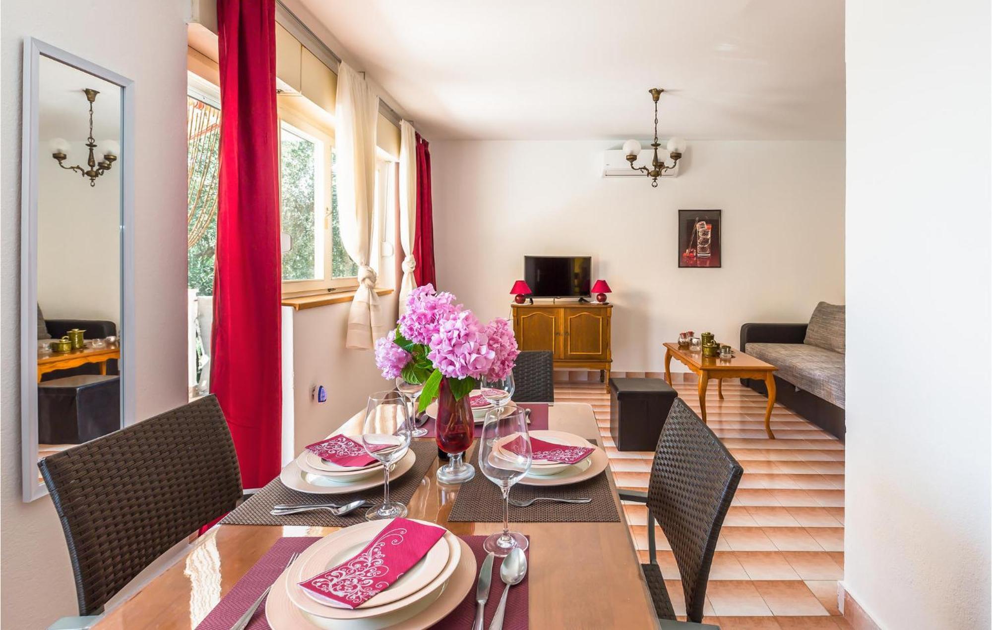 Nice Apartment In Tucepi With Wifi ภายนอก รูปภาพ